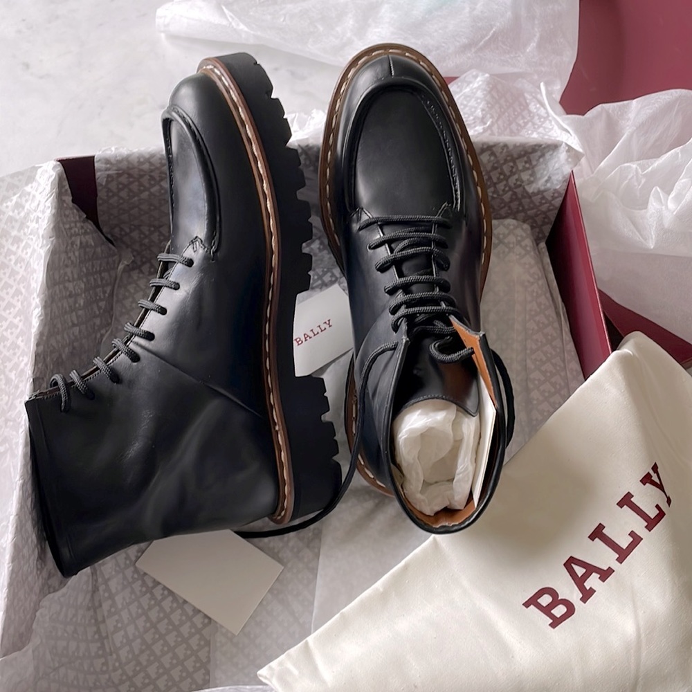 DESCRIPTION:

Bally Men's Boots. SKU: 6228210. Color: Black Leather: Calf.